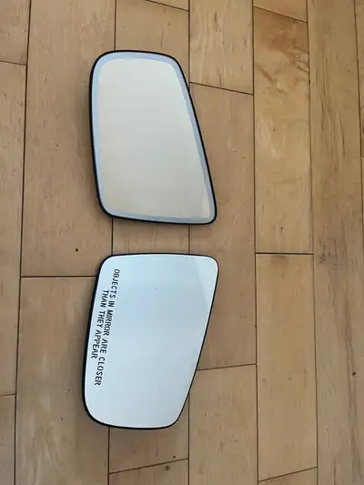 2 miroirs rétroviseurs mirrors. Étaient sur une Buick Lacrosse 2012
