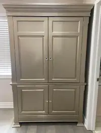 Wardrobe and 2 bedside tables 