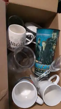 Box of mugs, glasses, cups, cat bowl, etc 