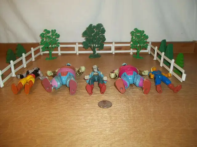 5 vintage Hasbro actions figures-1990 in Toys & Games in City of Montréal - Image 9