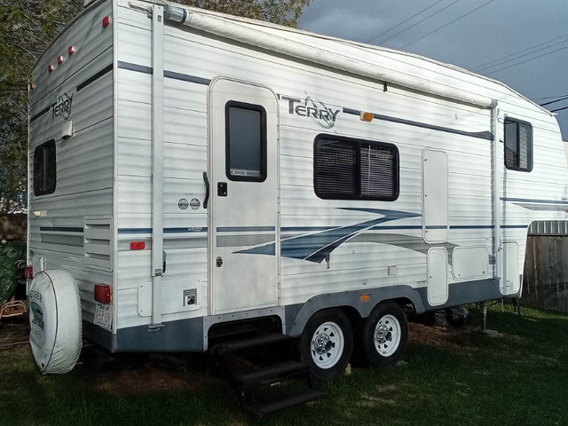 2004 Terry 245RKS 5th wheel Rv in Travel Trailers & Campers in Red Deer