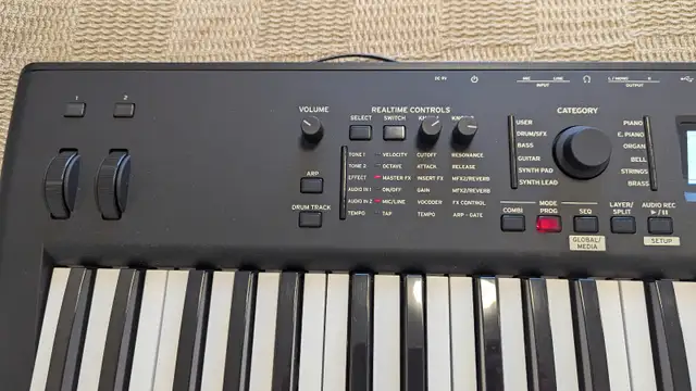 Korg Kross 2 61 keys synth, workstation - like new62864362124801123