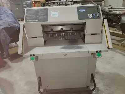 2006 TITAN 200 hydrulic cutter, made by Challenge in Michigan. Includes safery eyes, full hydraulic...