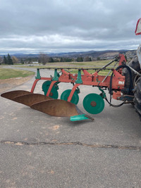 Kverneland  3 furrow plow