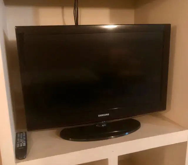 Samsung TV- Like New in TVs in Ottawa - Image 2