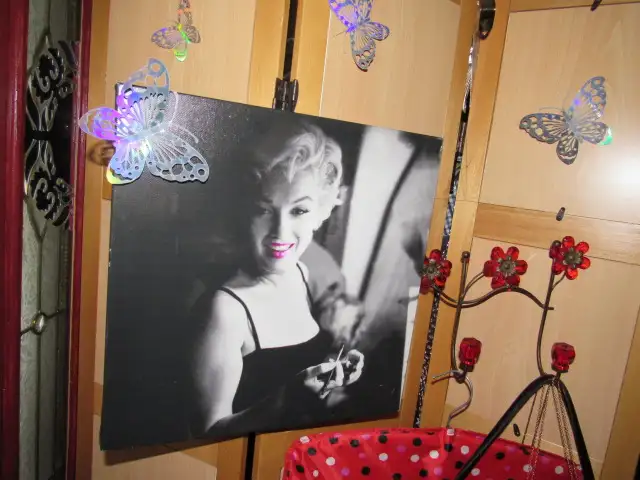 Marilyn Monroe photo wall decoration 14 X 14" in in Home Décor & Accents in Ottawa - Image 3