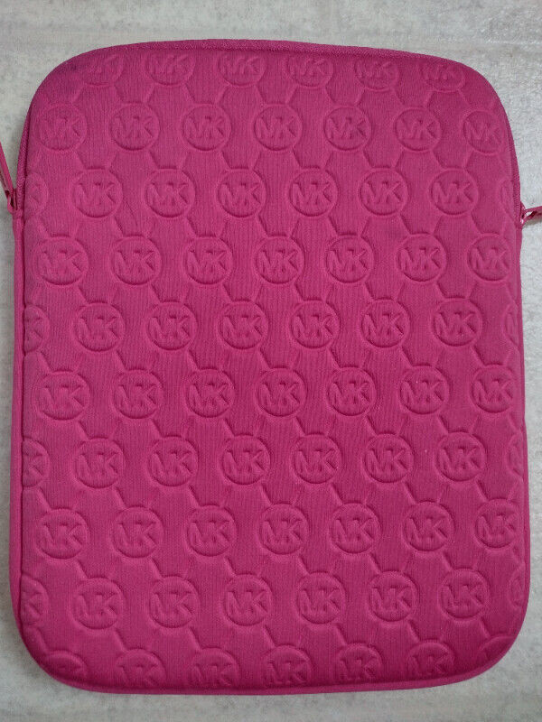 Michael Kors ipad case, good condition, $20 in iPads & Tablets in Edmonton - Image 2