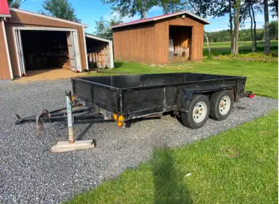 Remorque tandem 7000 bls avec rampes en acier. Deux essieux 3500 lbs avec freins a chaque essieux. H...
