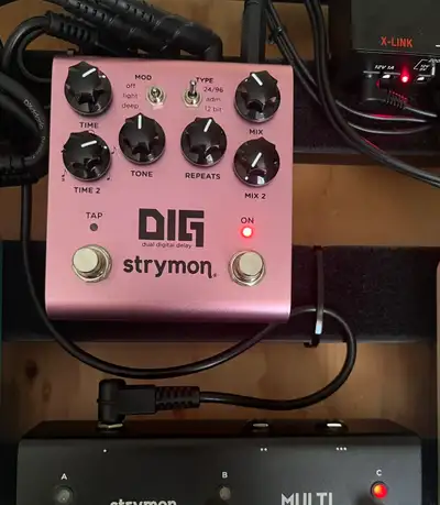 STRYMON DIG V2 w/ box and power supply, View more