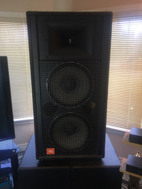 JBL trapezoid 1200 watt speakers 