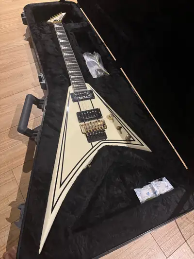 2021 Jackson Pro Series RR3 with Jackson case (New Old Stock), View more