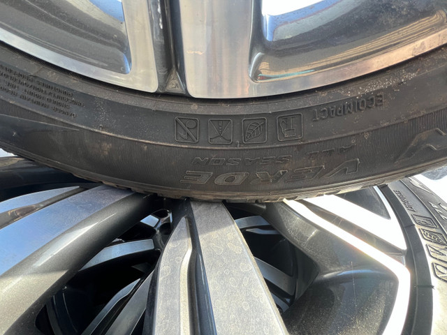 235 55 19 Pirelli All season tires on LandRover rims in Tires & Rims in Winnipeg - Image 3