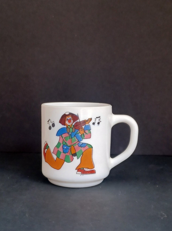 Vintage milk glass mug in Arts & Collectibles in Mississauga / Peel Region - Image 2