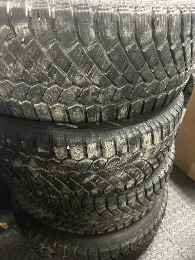 4 pneus d’hiver usure 50 % etaient sur un crosstreck