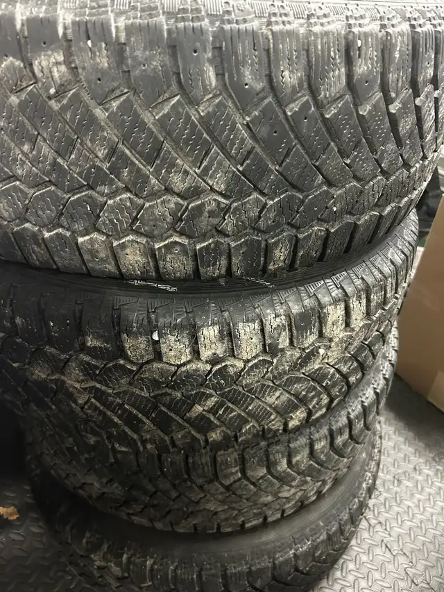 pneus d’hiver 225/60 R17 x 4 in Tires & Rims in Laval / North Shore - Image 2