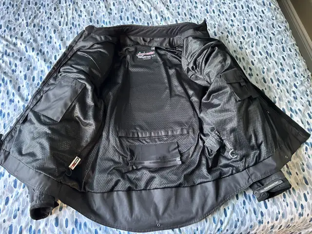 Motorcycle Jacket in Men's in Kingston - Image 3