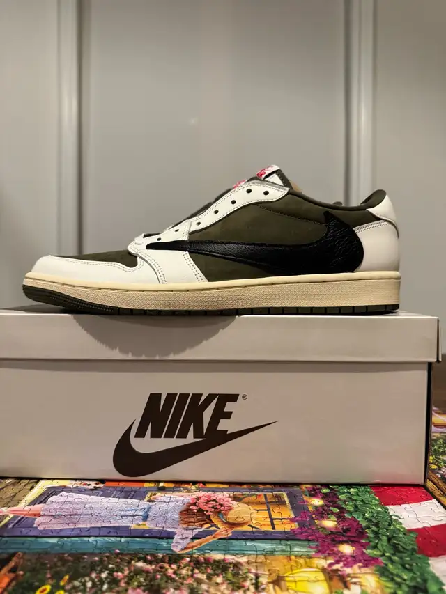Jordan 1 low Travis Scott Olive 12m in Men's Shoes in Markham / York Region - Image 3