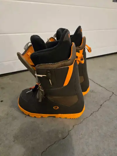 I'm selling a pair of Burton Moto snowboard boots. Lightly used, in great shape. The size says 10 US...