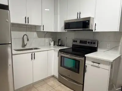 Separate entrance, kitchen & bathroom. Close to bus stop. Quite area.