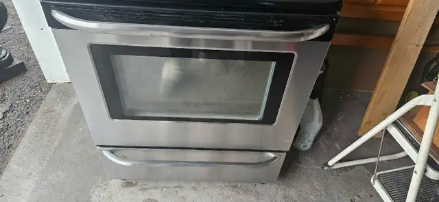 Frigidaire stove in Stoves, Ovens & Ranges in Oshawa / Durham Region - Image 5