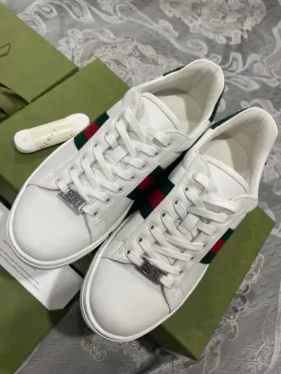 . These luxury sneakers come complete with the original box, extra laces, and product documentation,...