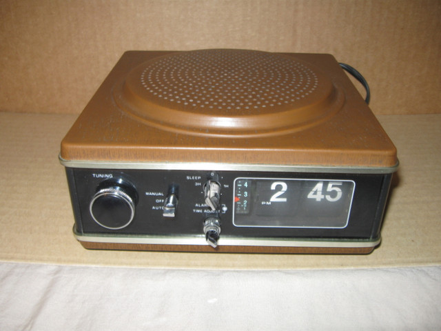 Vintage Wynford Hall Radio in Arts & Collectibles in Saskatoon