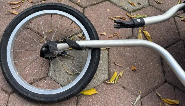 Bike Trailer/Stroller in Kids in Ottawa - Image 6