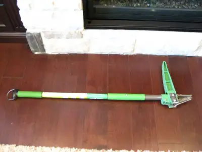 Vas-Y Jardine Dandelion Garden Lawn Weed Puller in awesome shape. Its in great shape no issues.....s...