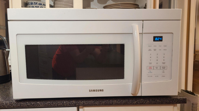 Samsung Over the stove Microwave in Microwaves & Cookers in Leamington
