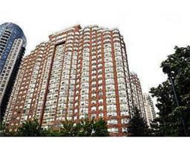 2 Bed, 2 Bath Corner Unit – Square One Location (March 1, 2026)