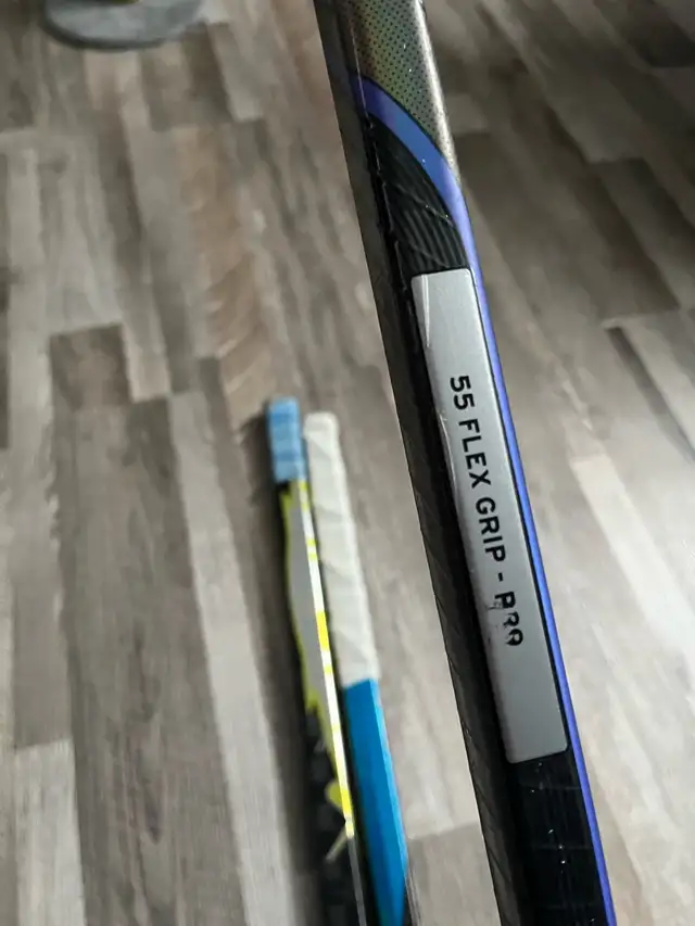 Hockey sticks in Hockey in North Bay - Image 5