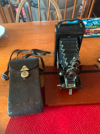 VINTAGE ANTIQUE KODAK CAMERA