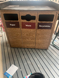 Garbage/recycling holder