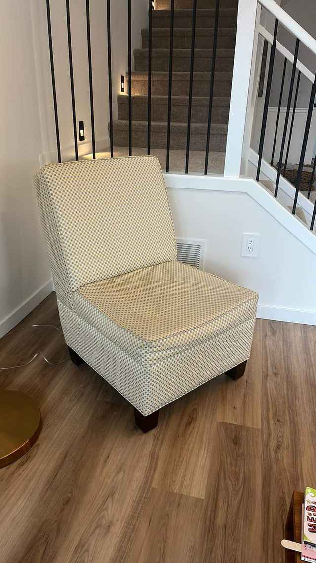 MOVING SALE in Chairs & Recliners in Delta/Surrey/Langley - Image 4