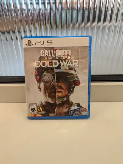 Plongez dans l'action intense de la Guerre Froide avec Call of Duty Black Ops Cold War sur PS5, un j...
