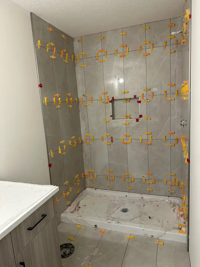 Tile installer 64519988515459123