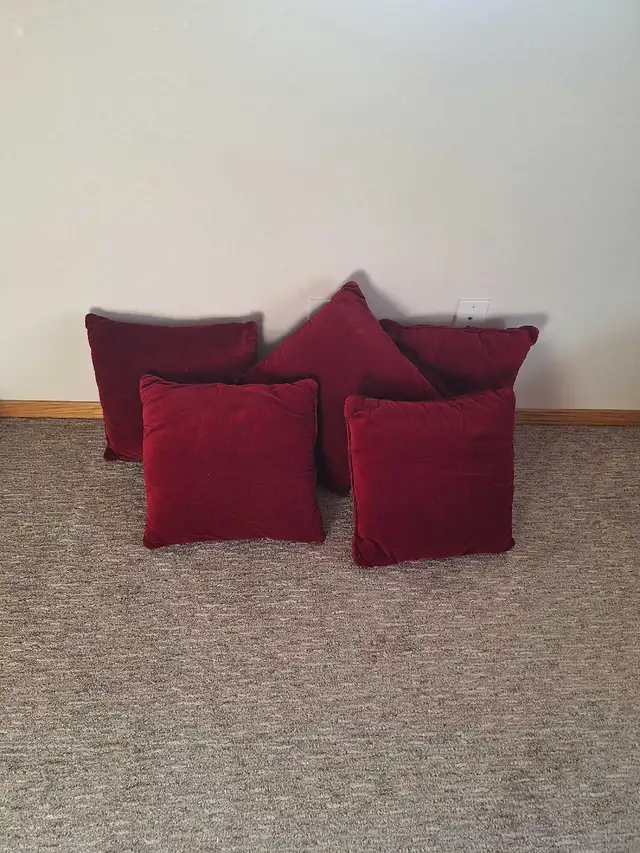 Throw pillows 512634035562106883