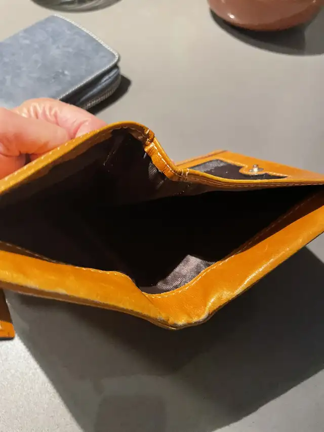 Roots tribe wallet and tan wallet  in Women's - Bags & Wallets in City of Toronto - Image 8