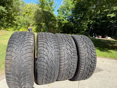 Very lightly used winter tires on rims. Toyo Observe G3-ICE Was on 2004-2008 Acura TL, 5x114.3 bolt...