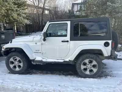 2017 model. Super clean. Never off roaded. V-6 engine, automatic transmission, 4x4, command start, f...