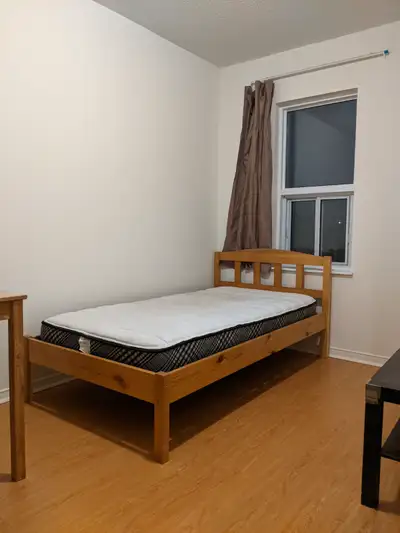 For Female 3rd flr room balcony/parking @York University Village