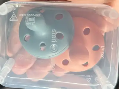 Tommee Tippee Breast-like pacifiers 0-6m with Sterilizing Case, View more