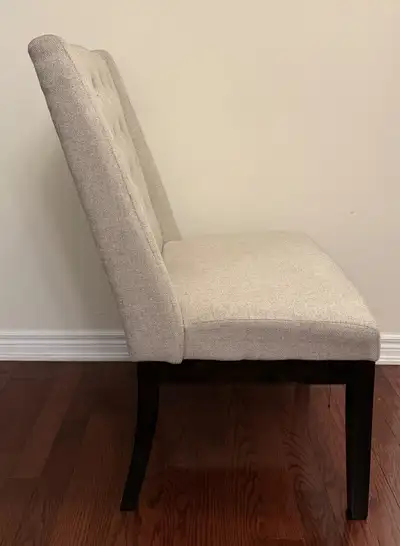 6 Dining Chairs - Like New, View more