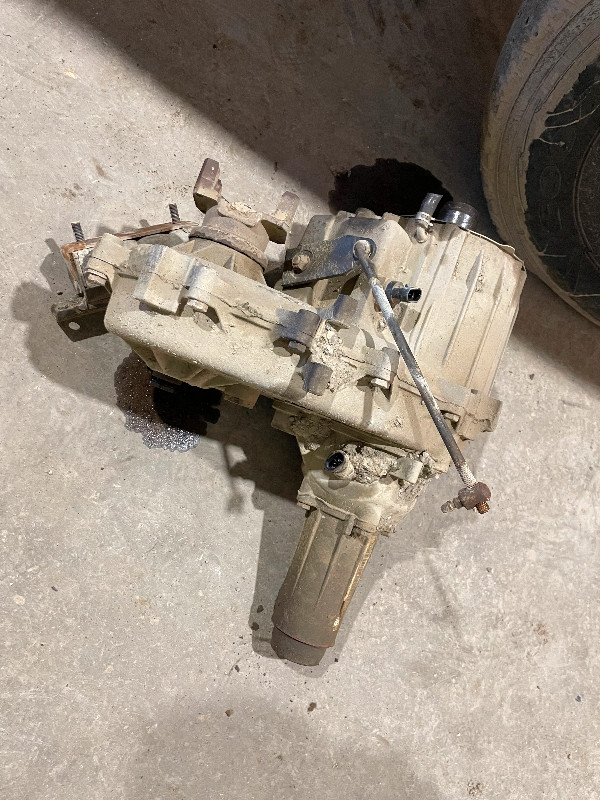GM NEW PROCESS NP241C TRANSFER CASE FROM 1995 CHEV 1/2 TON 4WD in Transmission & Drivetrain in Lethbridge