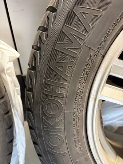 Selling a set of 4 used Yokohama Ice Guard winter tires. Size 235/65R18 106T Mounted on rims (includ...