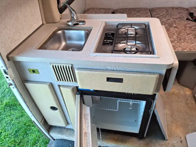 rialta winnebego motorhome in RVs & Motorhomes in Mississauga / Peel Region - Image 9