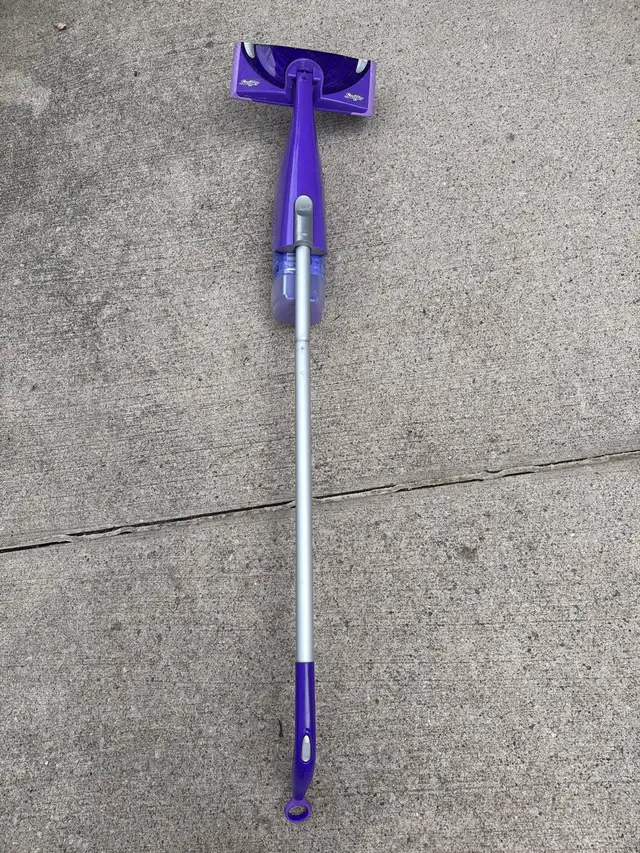 Swiffer WetJet Mop in Vacuums in Oakville / Halton Region - Image 2