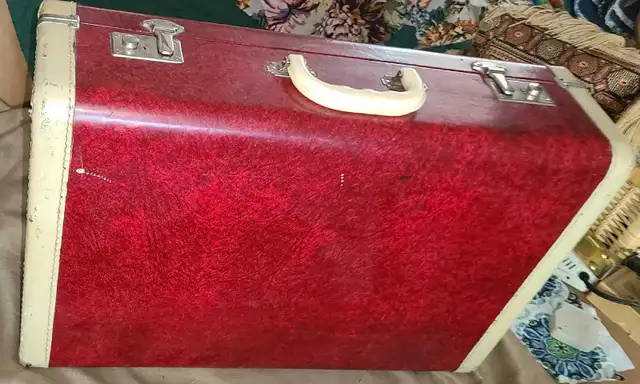 Vintage Suitcase with keys. 64959982811393120