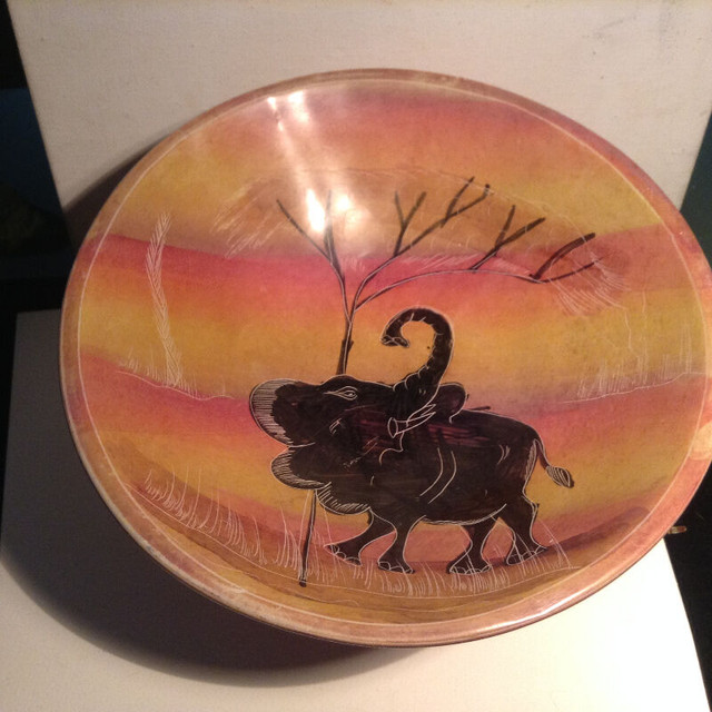 Soapstone Bowl, Originelle Hand Carved in Kenya in Arts & Collectibles in Vancouver - Image 2