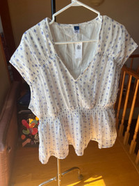 New sleeveless blouse size large